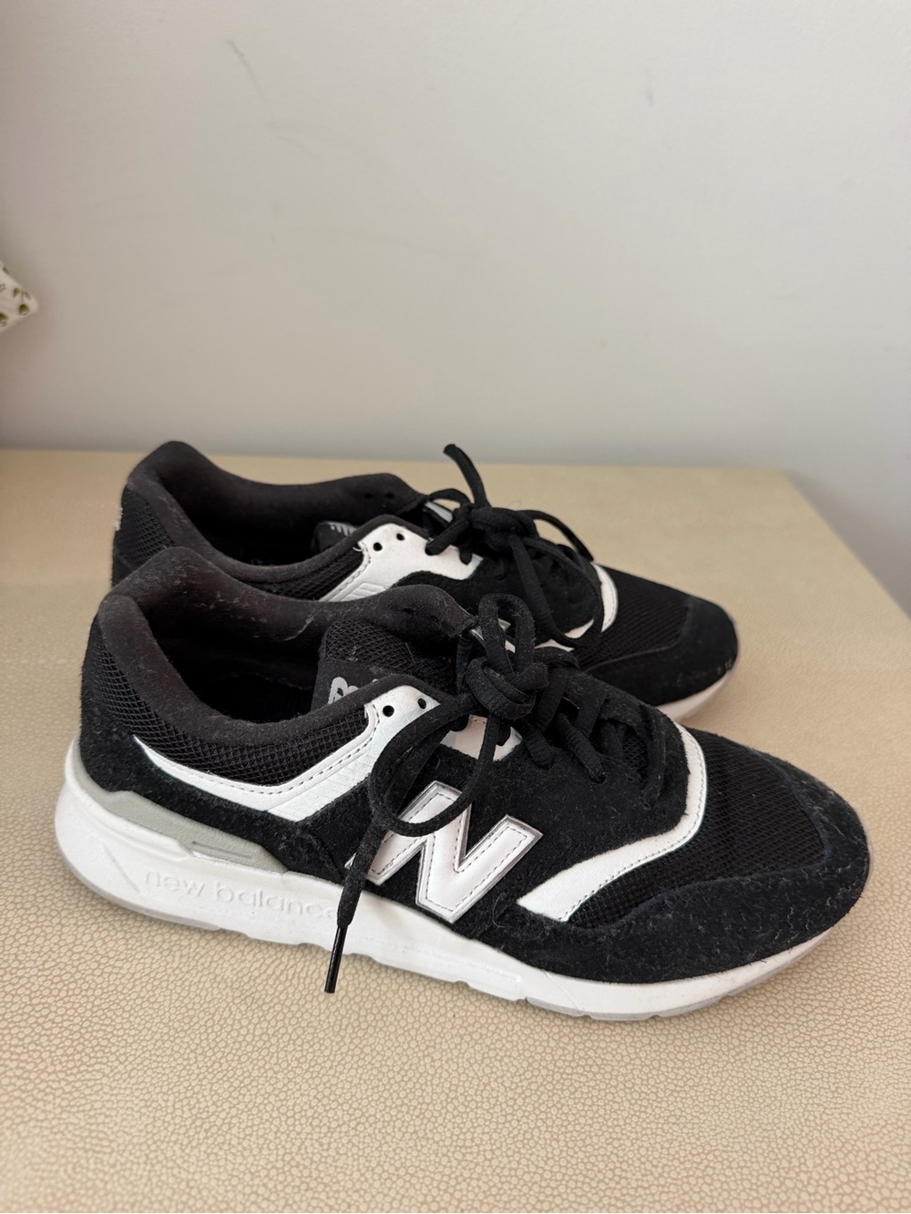 NEW BALANCE BLACK & WHITE SNEAKERS, SIZE 8